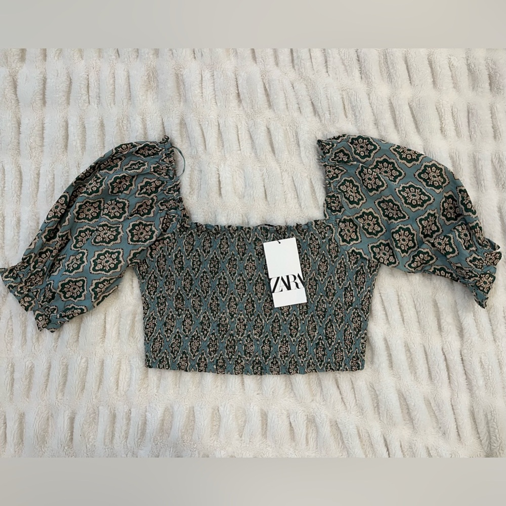 NWT Zara Cropped‎ Top with Puff Sleeves